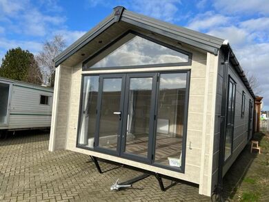Delta Sky  11 x 4