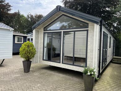 Delta Sky  11 x 4